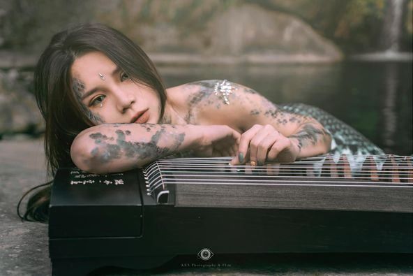 如果妳是等待白馬王子的公主，我或許只是那一隻白馬